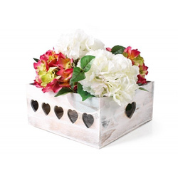 Skrzynka dekoracyjna drewniania z sercami 25x24,5x12